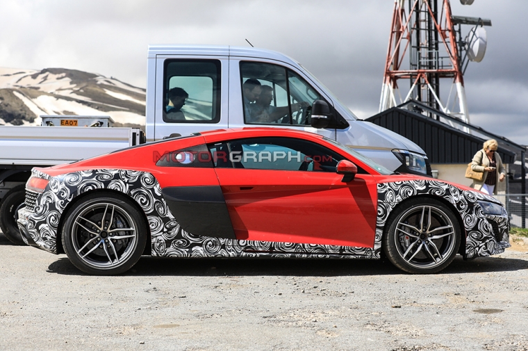 아우디 R8 시험주행차