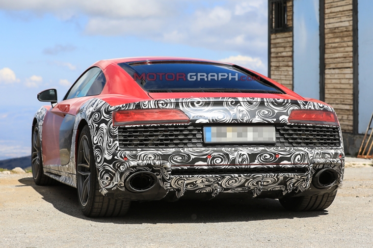 아우디 R8 시험주행차