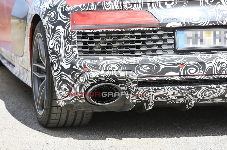 아우디 R8 시험주행차