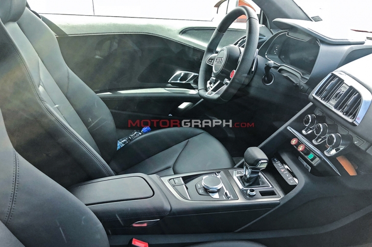 아우디 R8 시험주행차