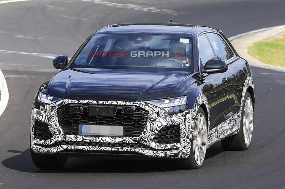 아우디 RS Q8 시험주행차