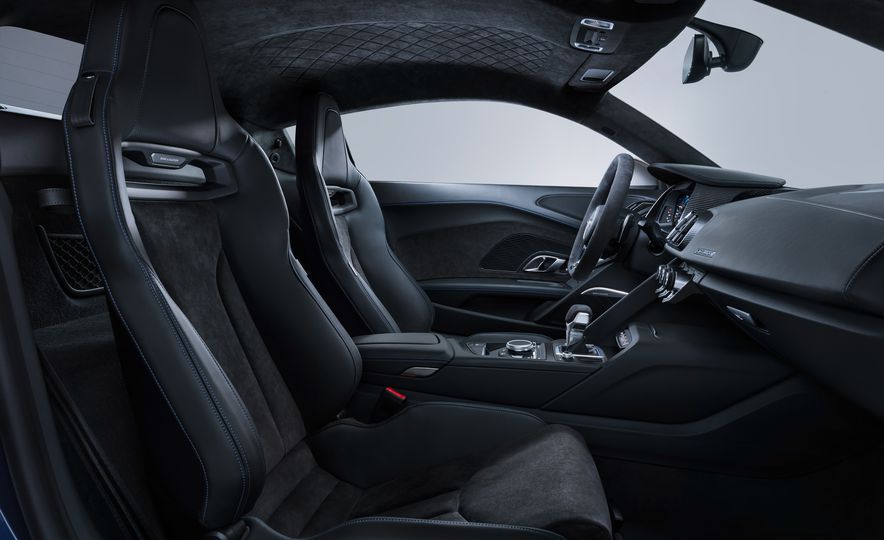 아우디 'R8' 실내