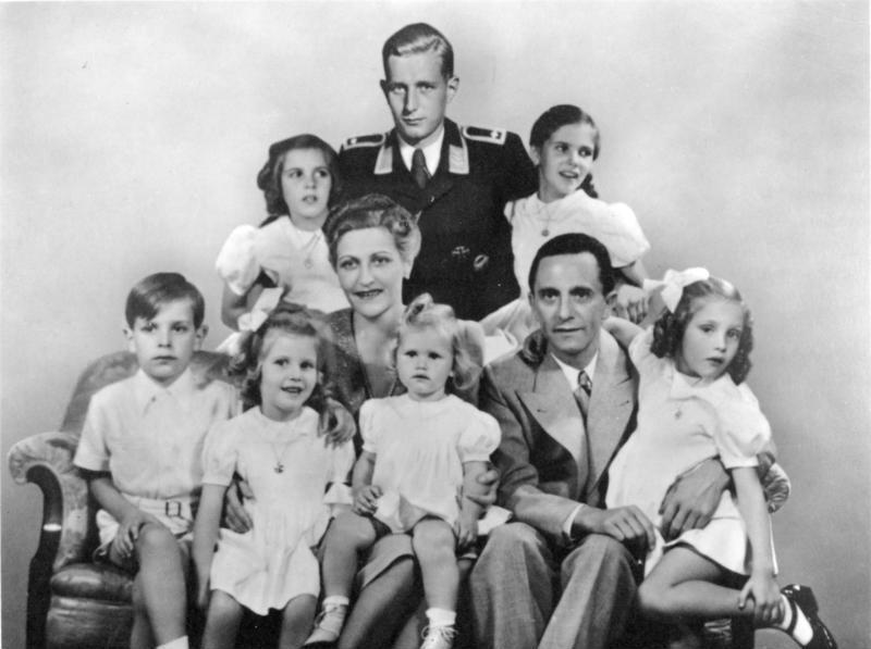 괴벨스와 마그다, 그리고 자녀들 모습. 맨 위 군복을 입고 있는 남자가 하랄트 크반트 / 사진=위키피디아 & 독일 기록보관서<br data-cke-eol=