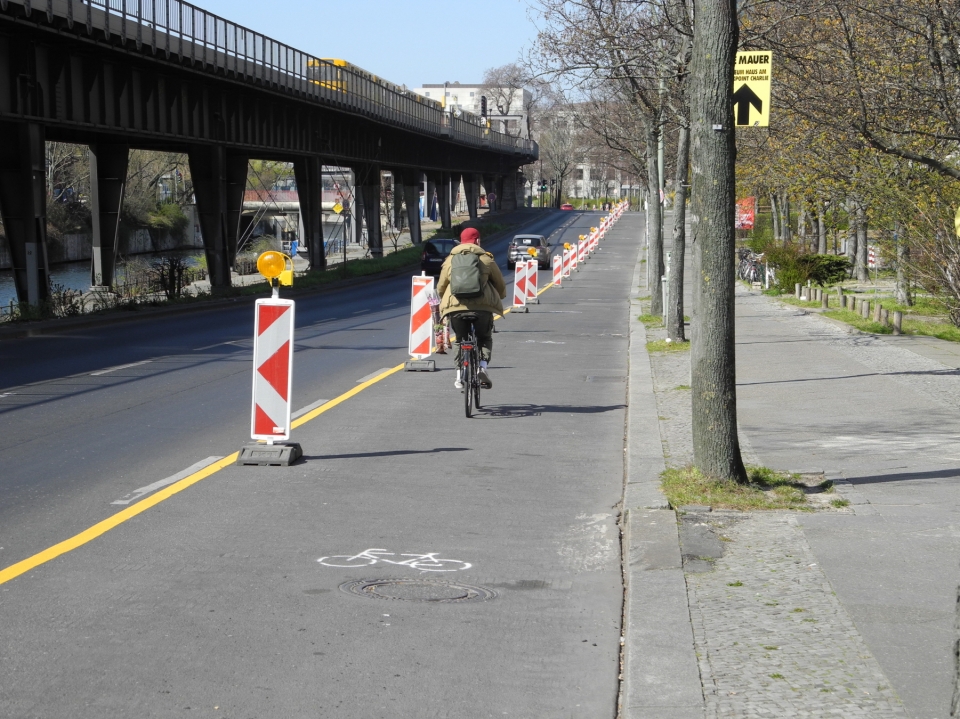 베를린에 생긴 임시 자전거전용도로 / 사진=adfc