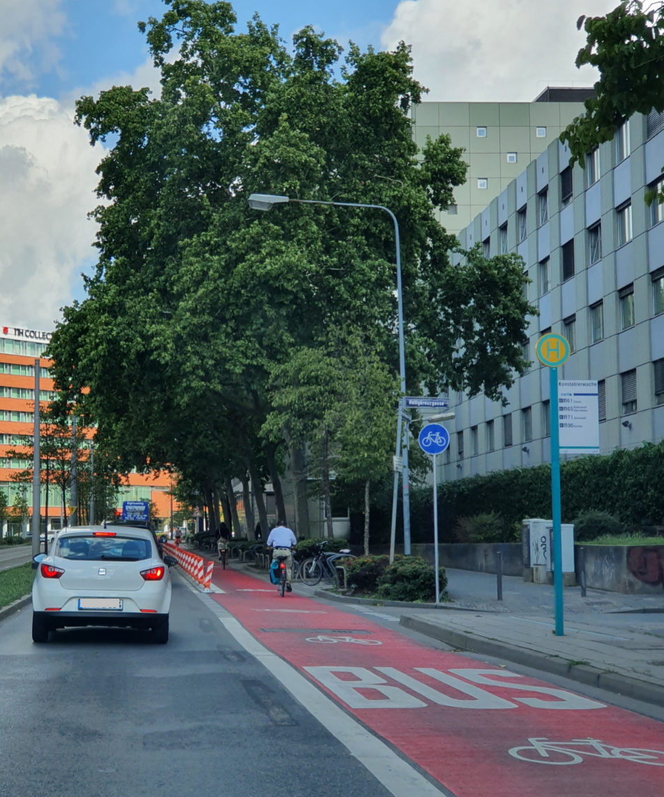 프랑크푸르트 곳곳의 차로가 자전거 전용 도로로 바뀌고 있다 / 사진=이완