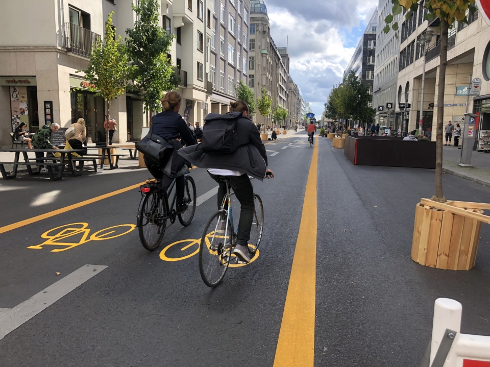 차가 다니던 베를린 시내의 한 도로가 자전거전용도로로 바뀌었다 / 사진=ADFC