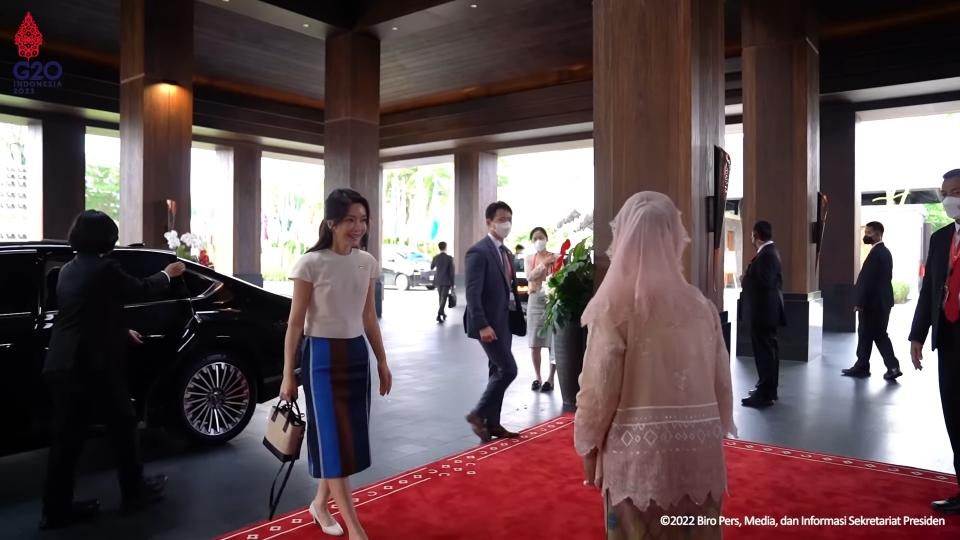 김건희 여사는 인도네시아 영부인인 이리아나 위도도 여사를 만나러 갈 때 G80 전동화모델 롱 휠베이스를 이용했다
