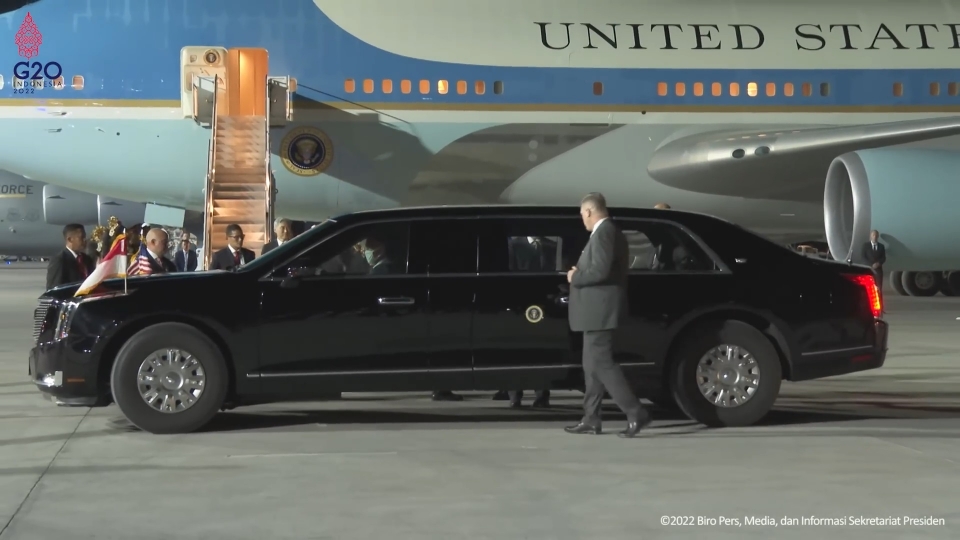 캐딜락 '비스트'에 탑승하는 바이든 미국 대통령