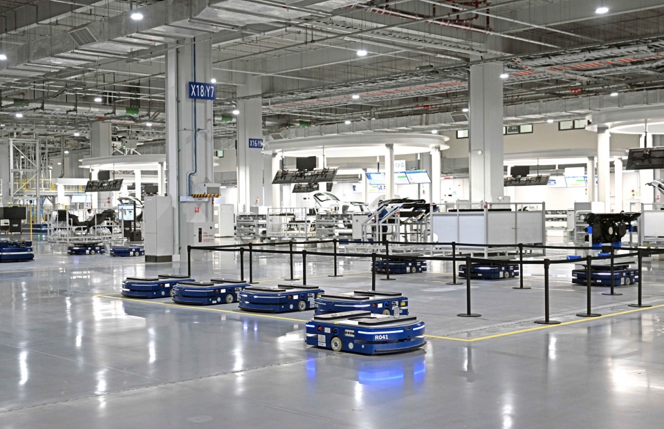 공장 내에 배치된 200여 개의 로봇도 모두 5G로 통신한다.
