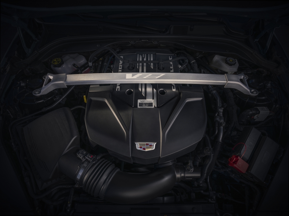 CT5-V 블랙윙의 V8 6.2리터 가솔린 슈퍼차저 엔진